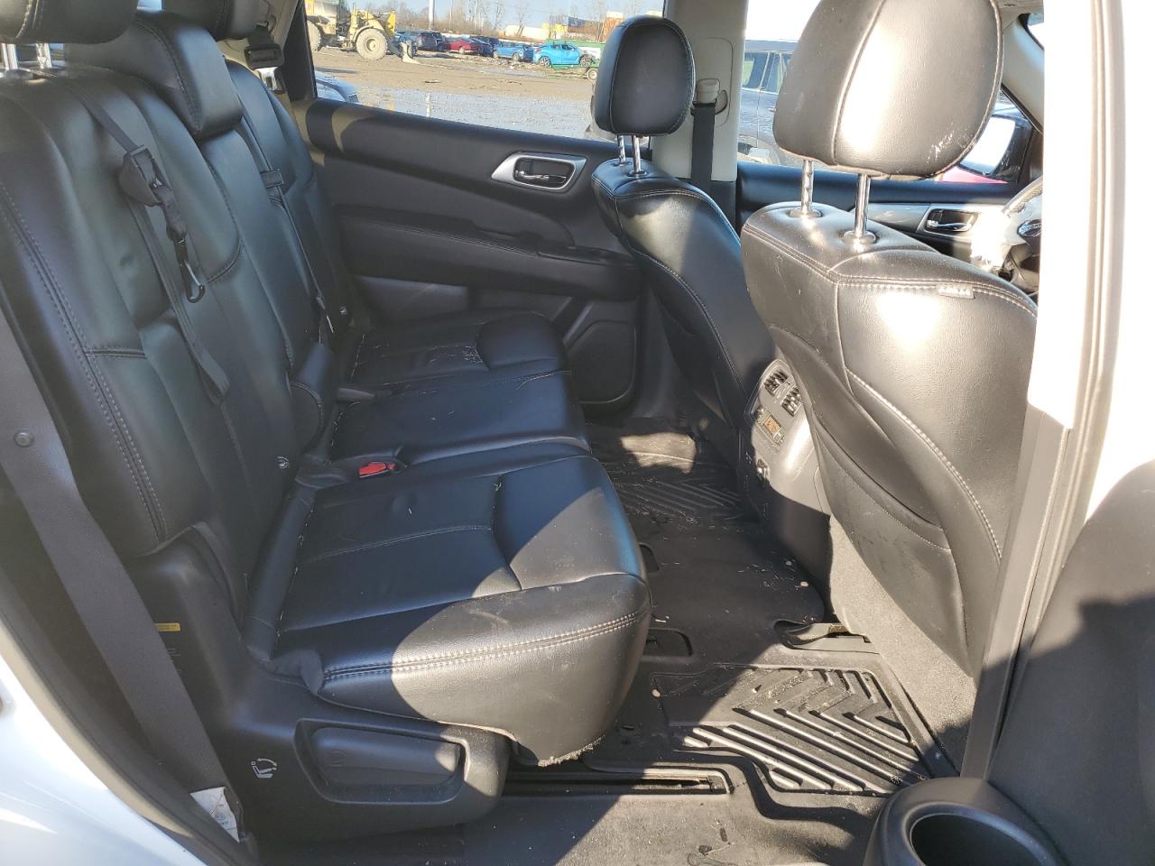 2017 Nissan Pathfinder - Image 11