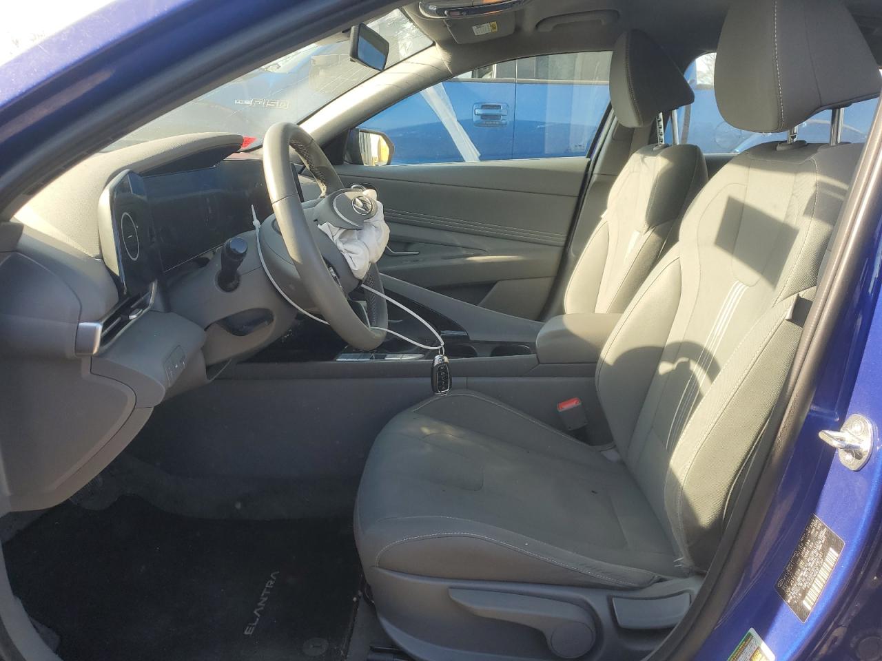 2023 Hyundai Elantra - Image 7