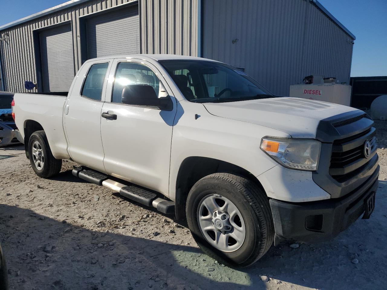 VIN 5TFRM5F17HX116310 2017 TOYOTA TUNDRA no.4