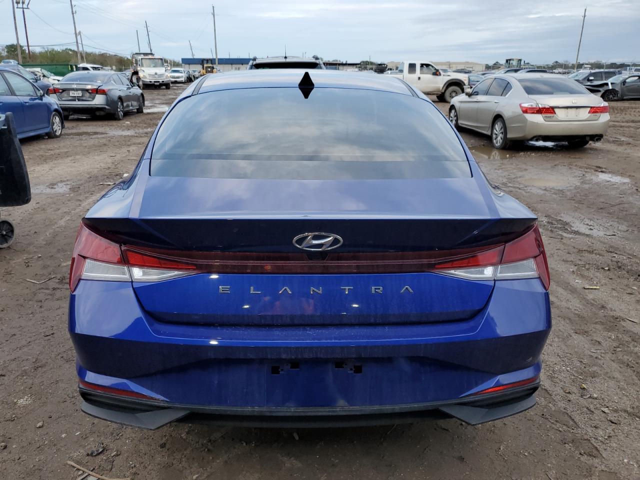 2023 Hyundai Elantra - Image 6