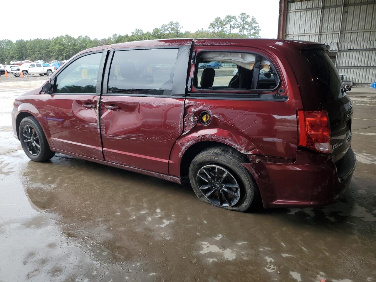 2019 Dodge Caravan - Image 2