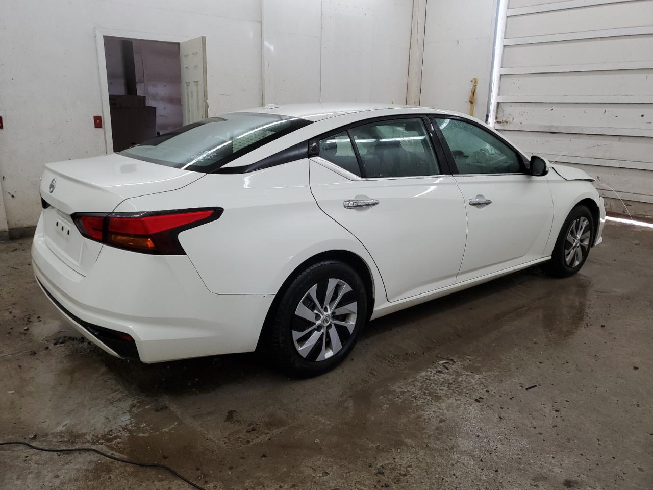 2020 Nissan Altima - Image 3