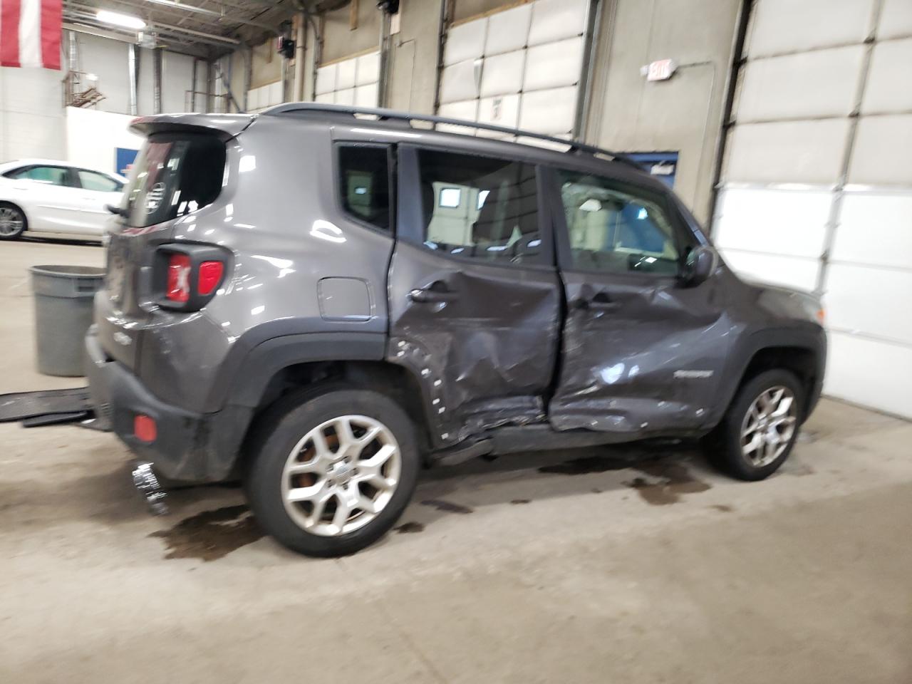 VIN ZACCJBBT8GPC81059 2016 JEEP RENEGADE no.3