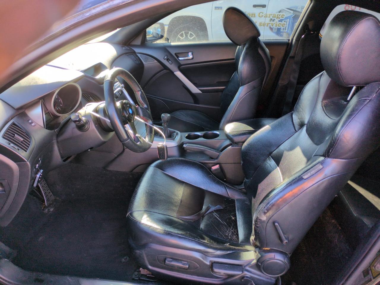 2010 Hyundai Genesis - Image 7
