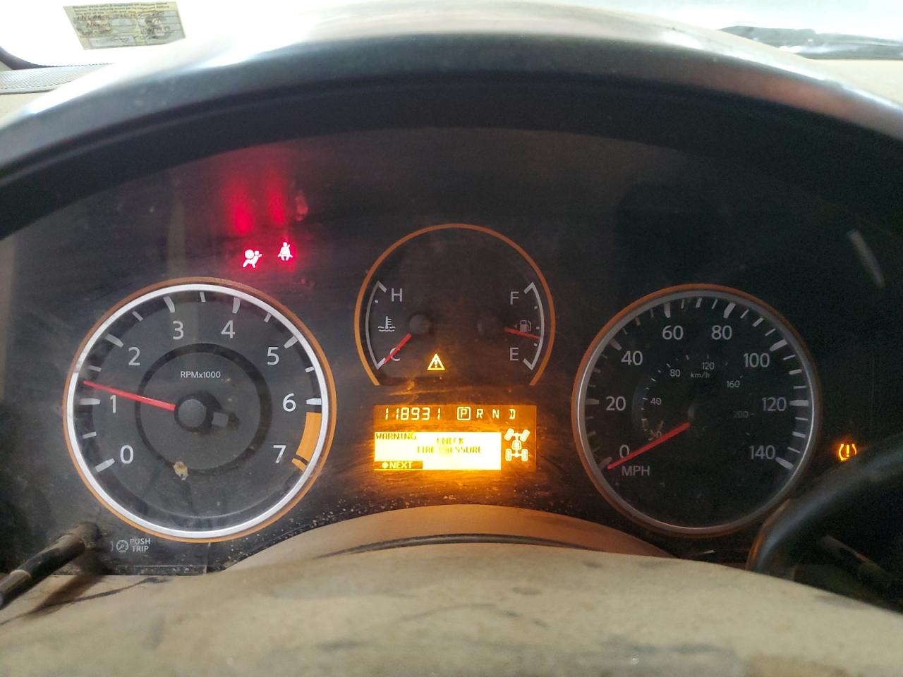 2014 Nissan Titan - Image 9