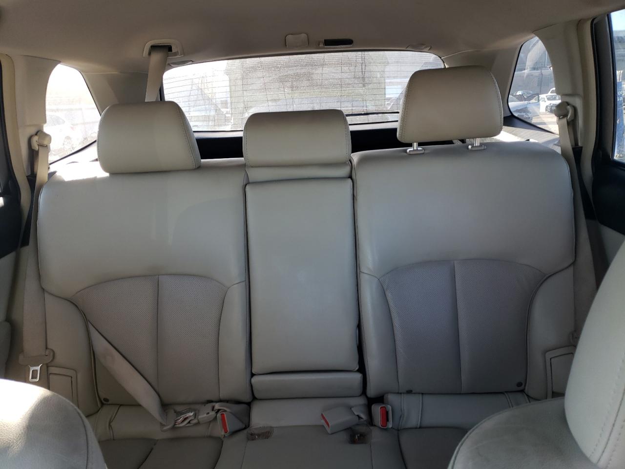 2012 Subaru Outback - Image 10