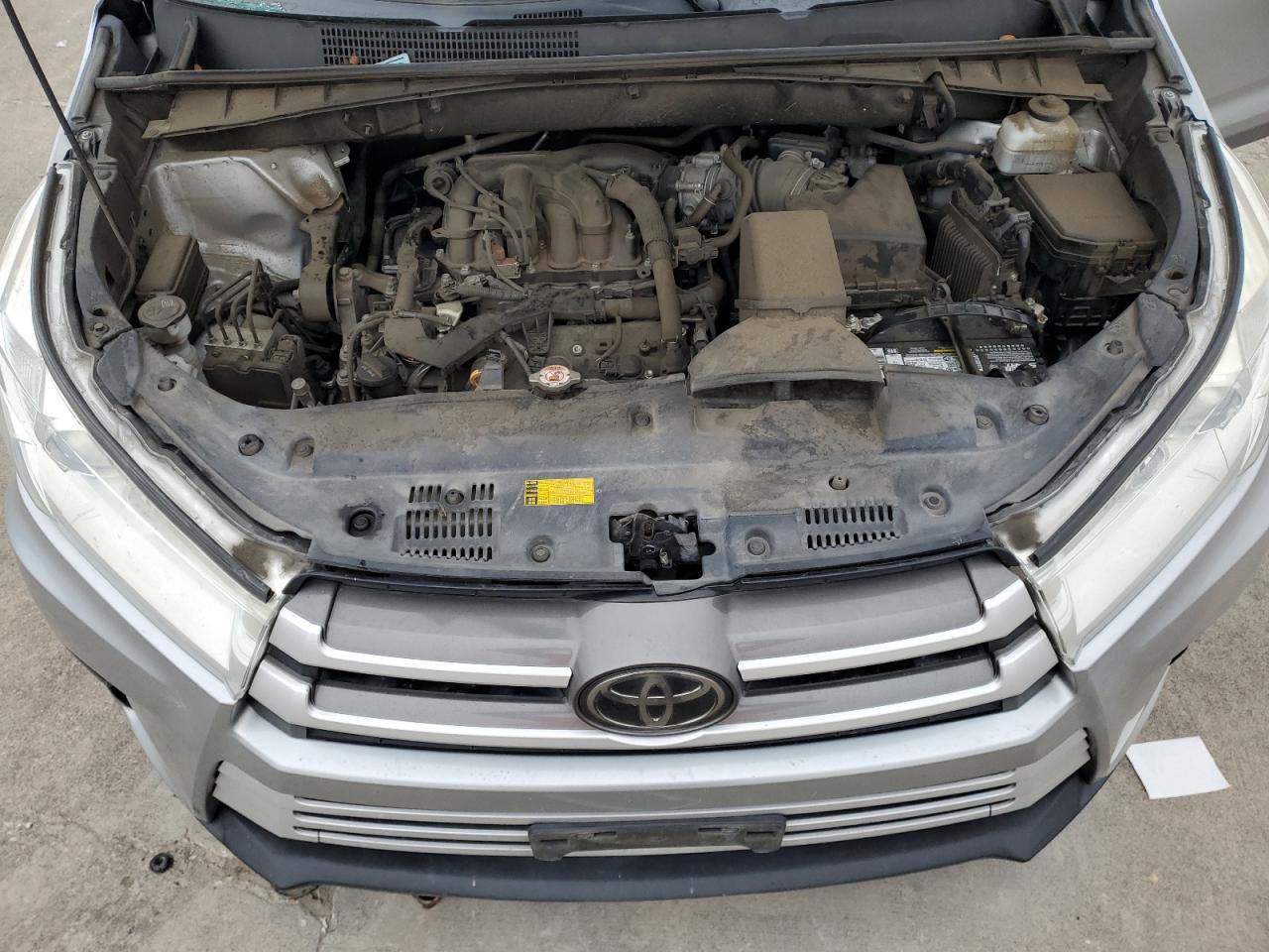2019 Toyota Highlander - Image 12