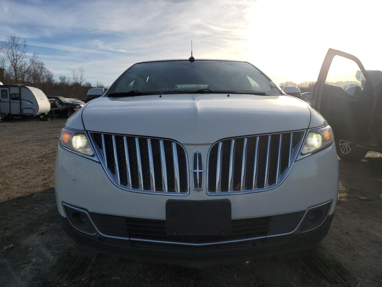 VIN 2LMDJ8JK3DBL45119 2013 LINCOLN MKX no.5