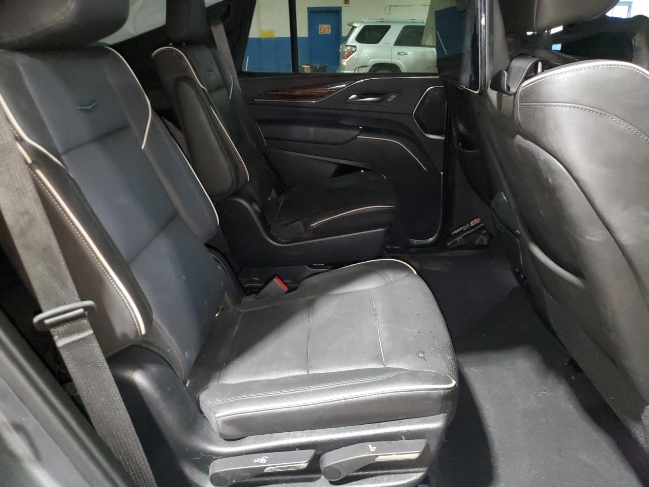 2021 Cadillac Escalade - Image 11