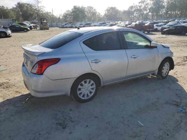  NISSAN VERSA 2019 Srebrny