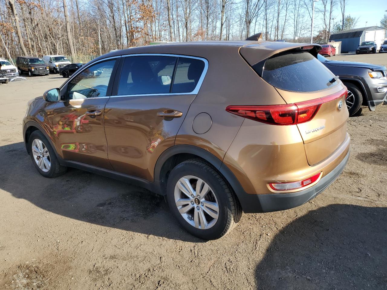 VIN KNDPMCAC4H7080855 2017 KIA SPORTAGE no.2