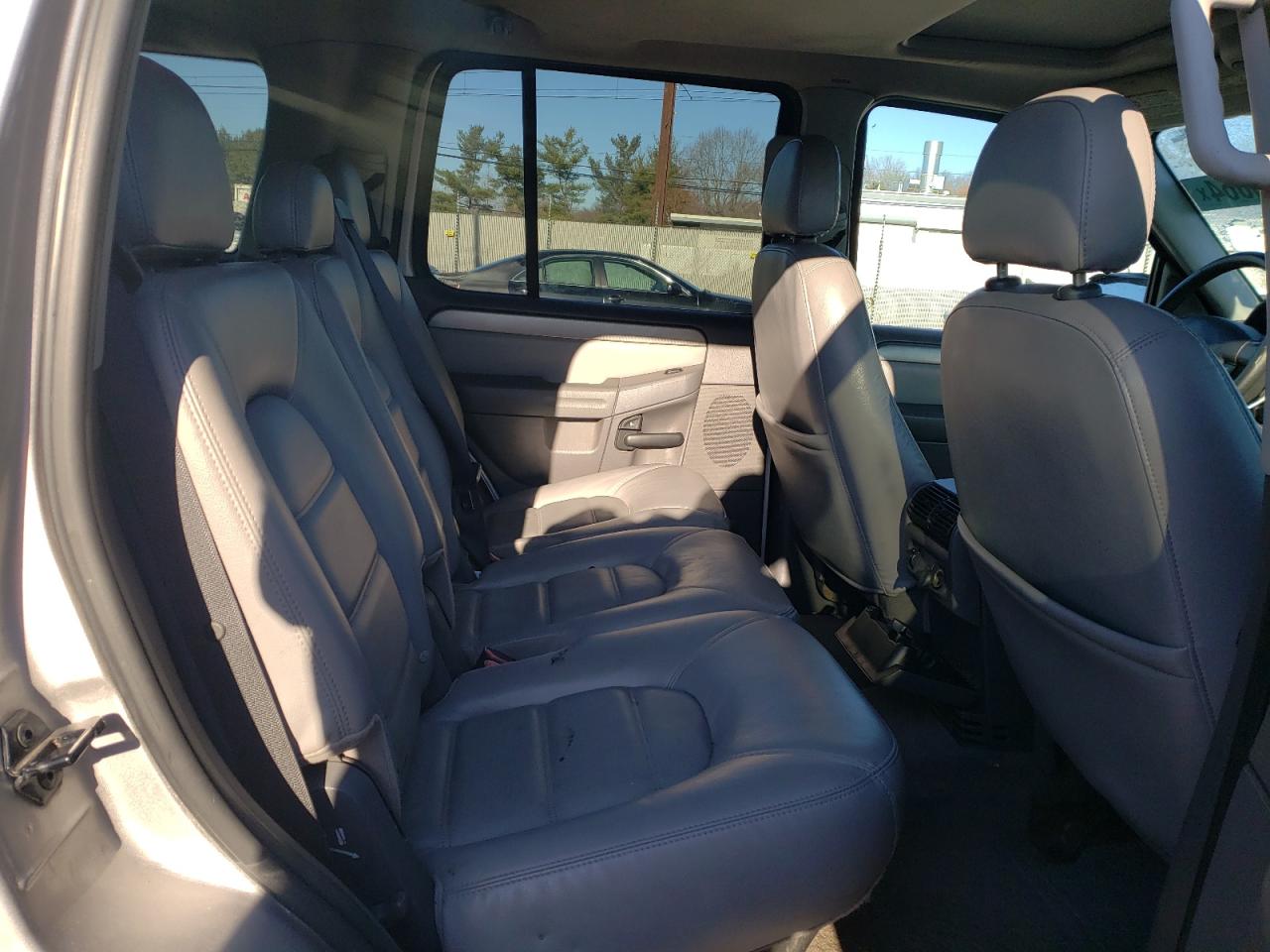 2004 Ford Explorer - Image 11
