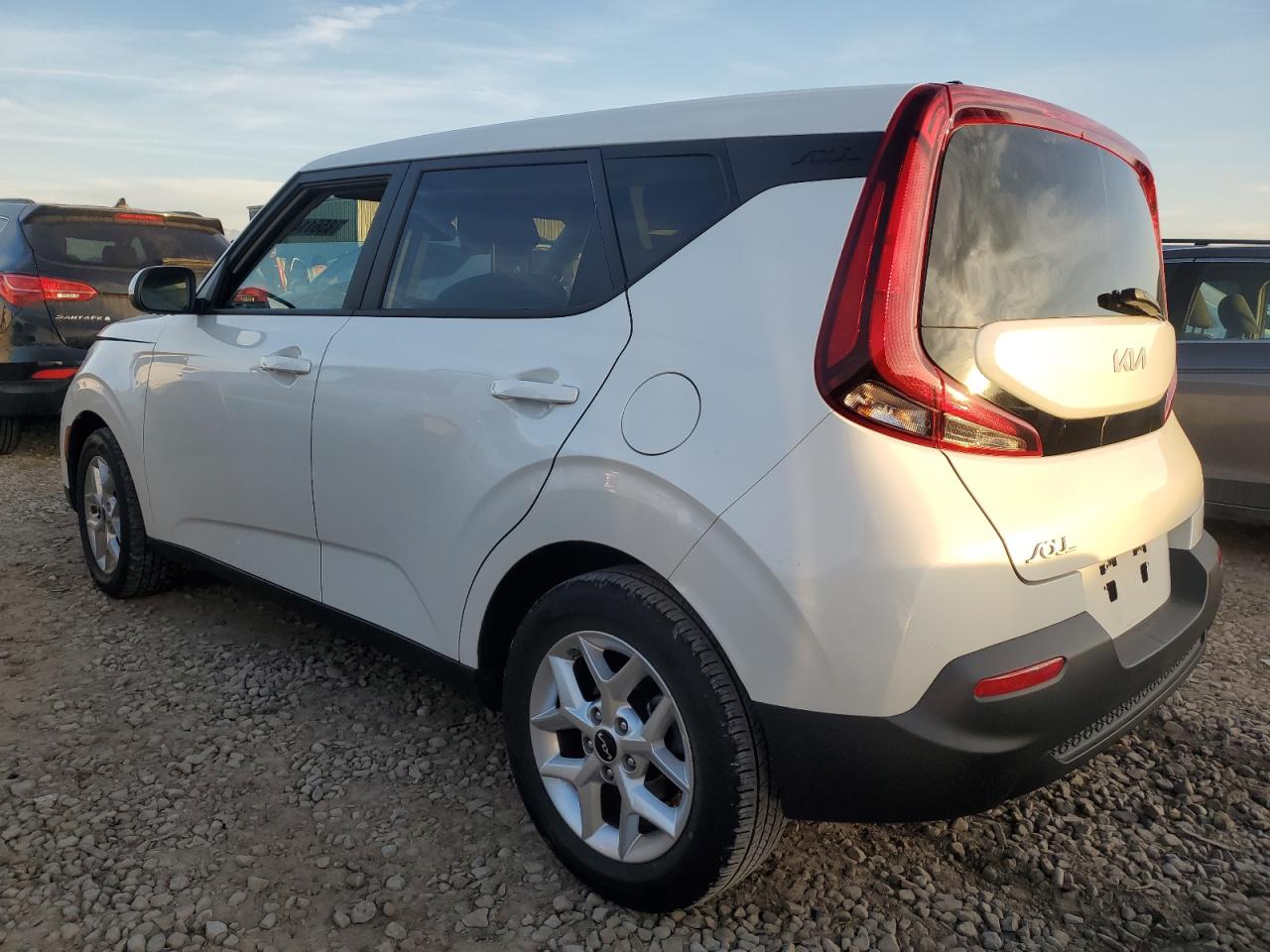 VIN KNDJ23AU1N7834245 2022 KIA SOUL no.2