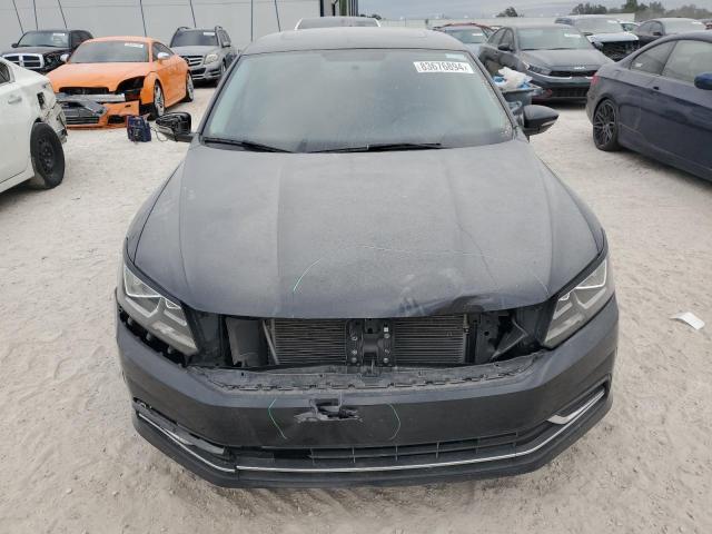 VOLKSWAGEN PASSAT 2017 Black