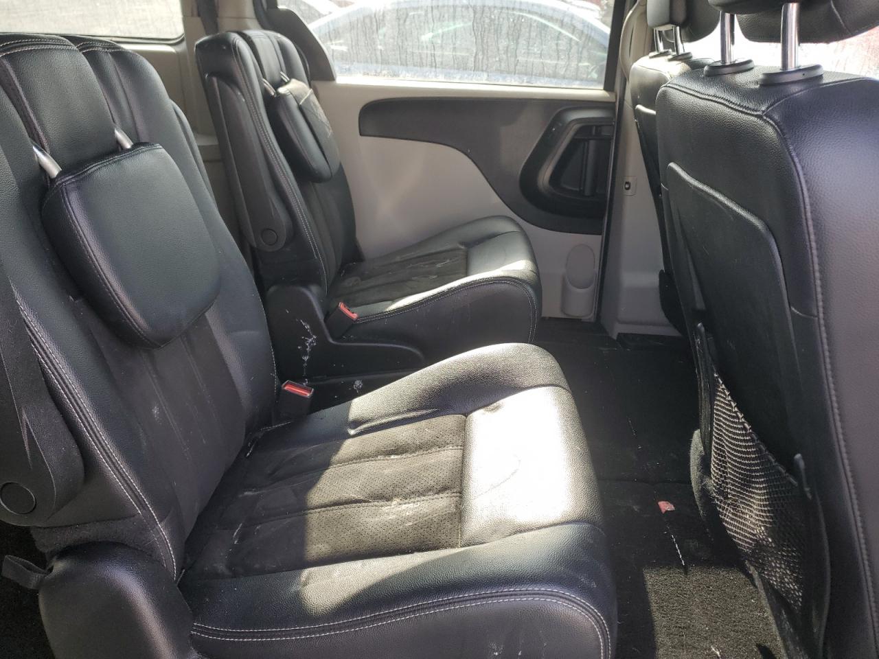 2019 Dodge Caravan - Image 11