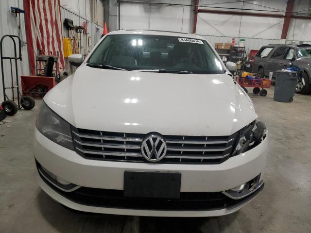 Sedans VOLKSWAGEN PASSAT 2014 Biały