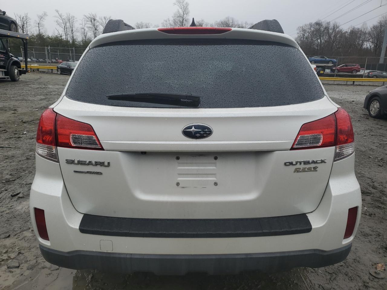 2011 Subaru Outback - Image 6