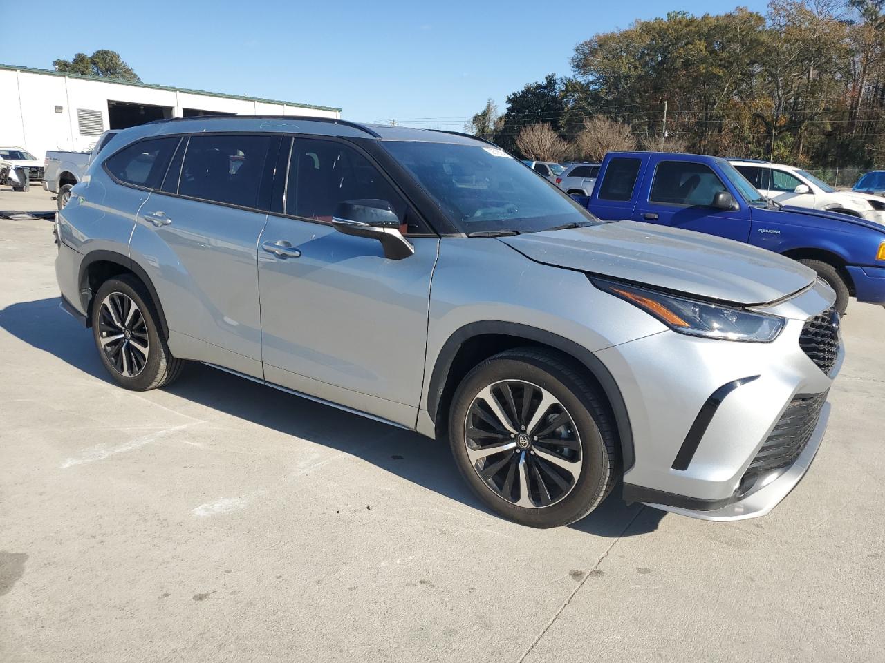 2022 Toyota Highlander - Image 4