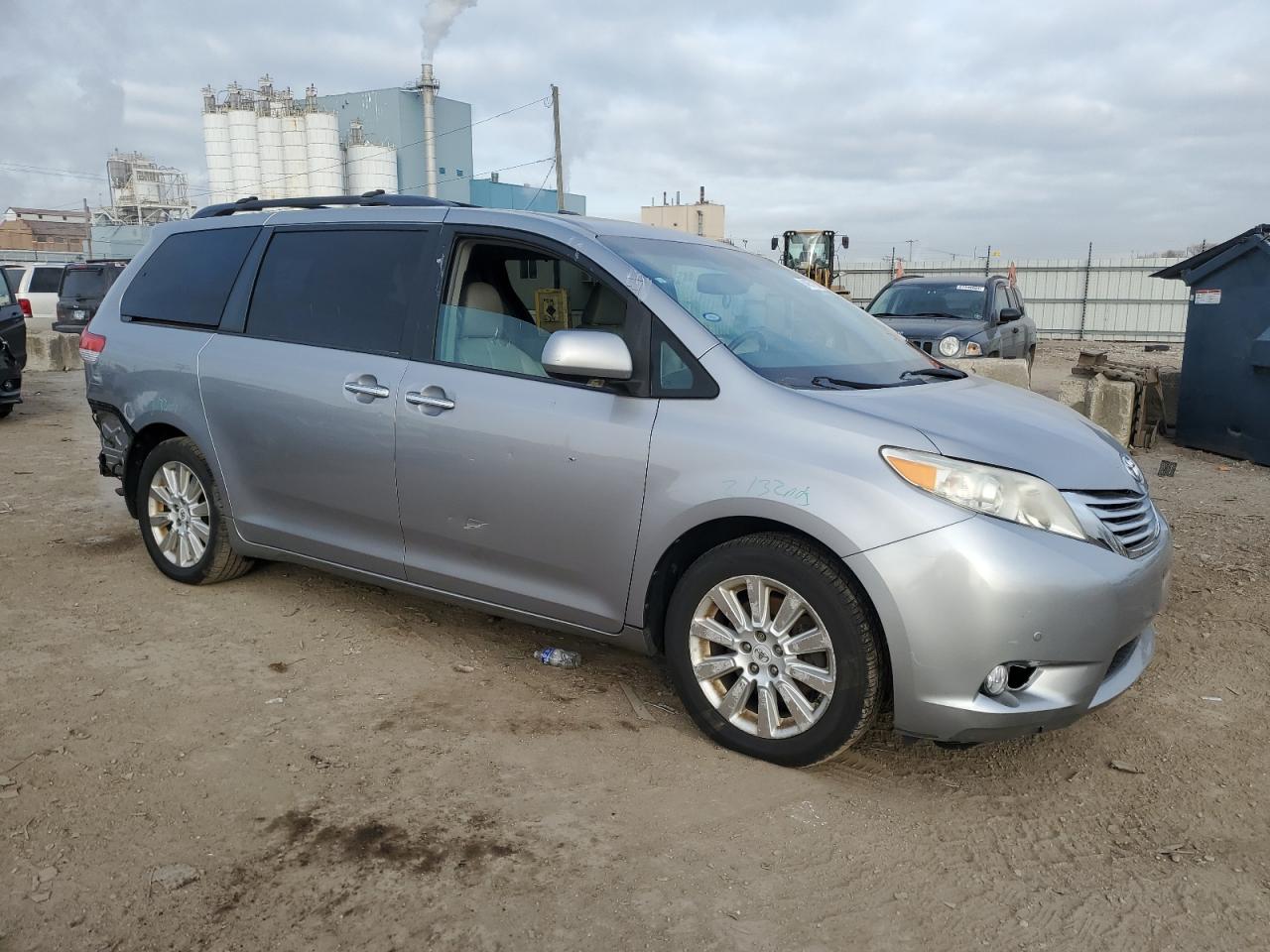 2011 Toyota Sienna - Image 4
