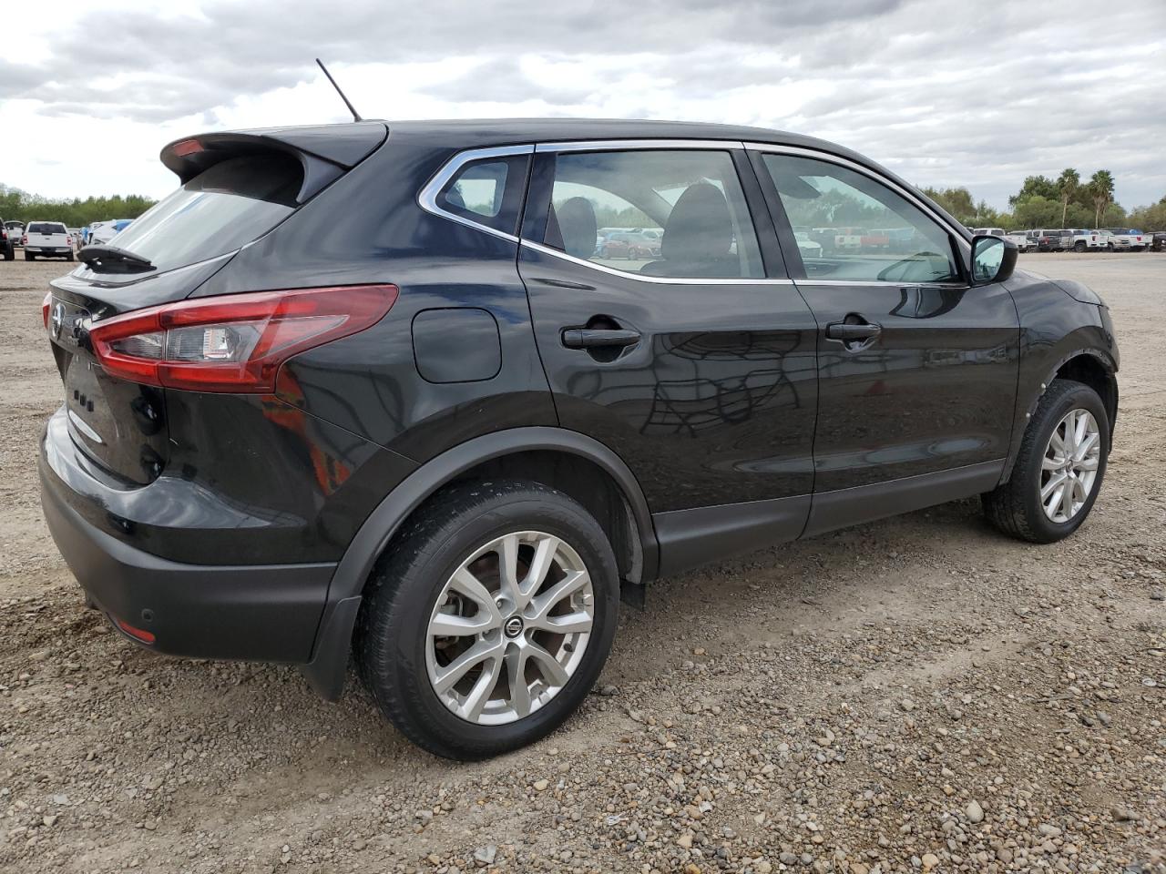 2021 Nissan Rogue - Image 3