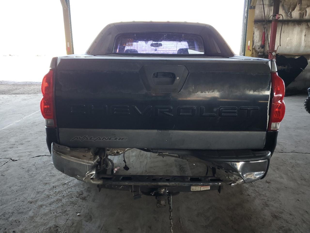 2003 Chevrolet Avalanche - Image 6