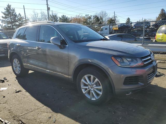 Паркетники VOLKSWAGEN TOUAREG 2012 Сірий