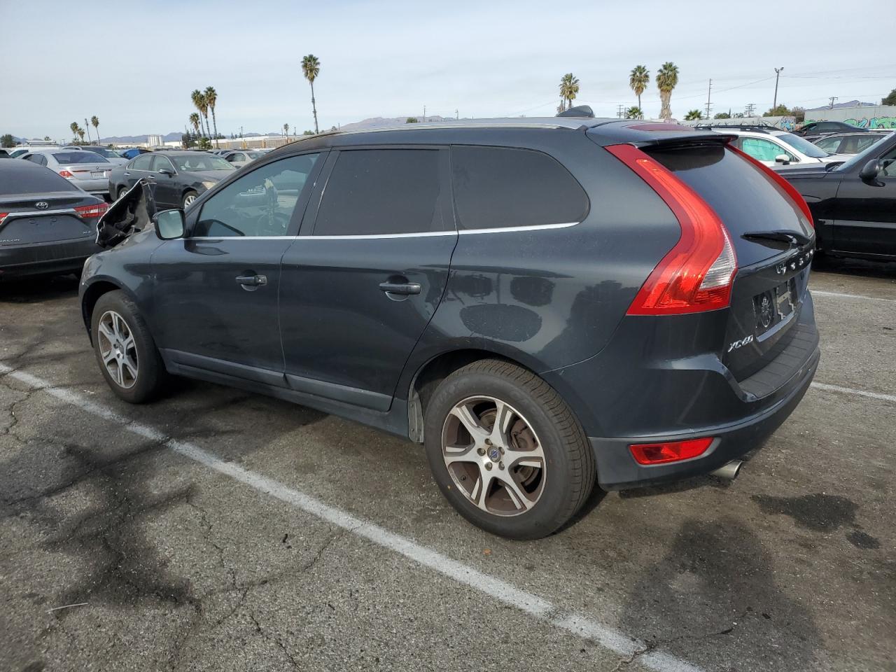 VIN YV4902DZ5D2461066 2013 VOLVO XC60 no.2