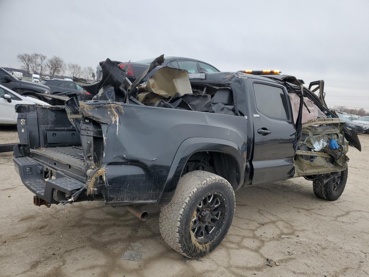 2017 Toyota Tacoma - Image 3