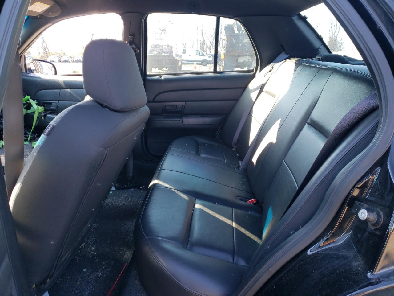 2009 Ford Crown Victoria - Image 10