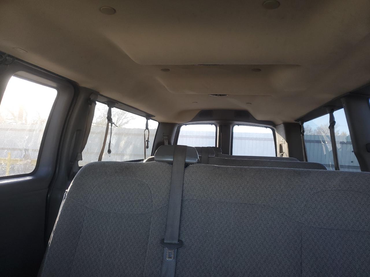 2016 Chevrolet Express - Image 10