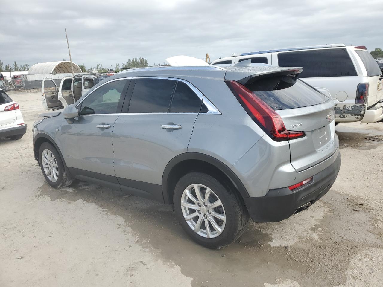 VIN 1GYAZAR45PF215610 2023 CADILLAC XT4 no.2