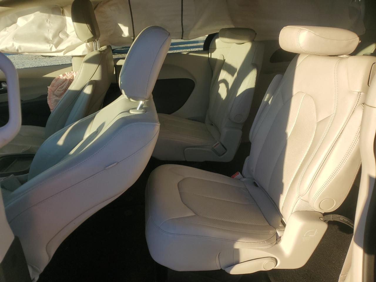 2018 Chrysler Pacifica - Image 11