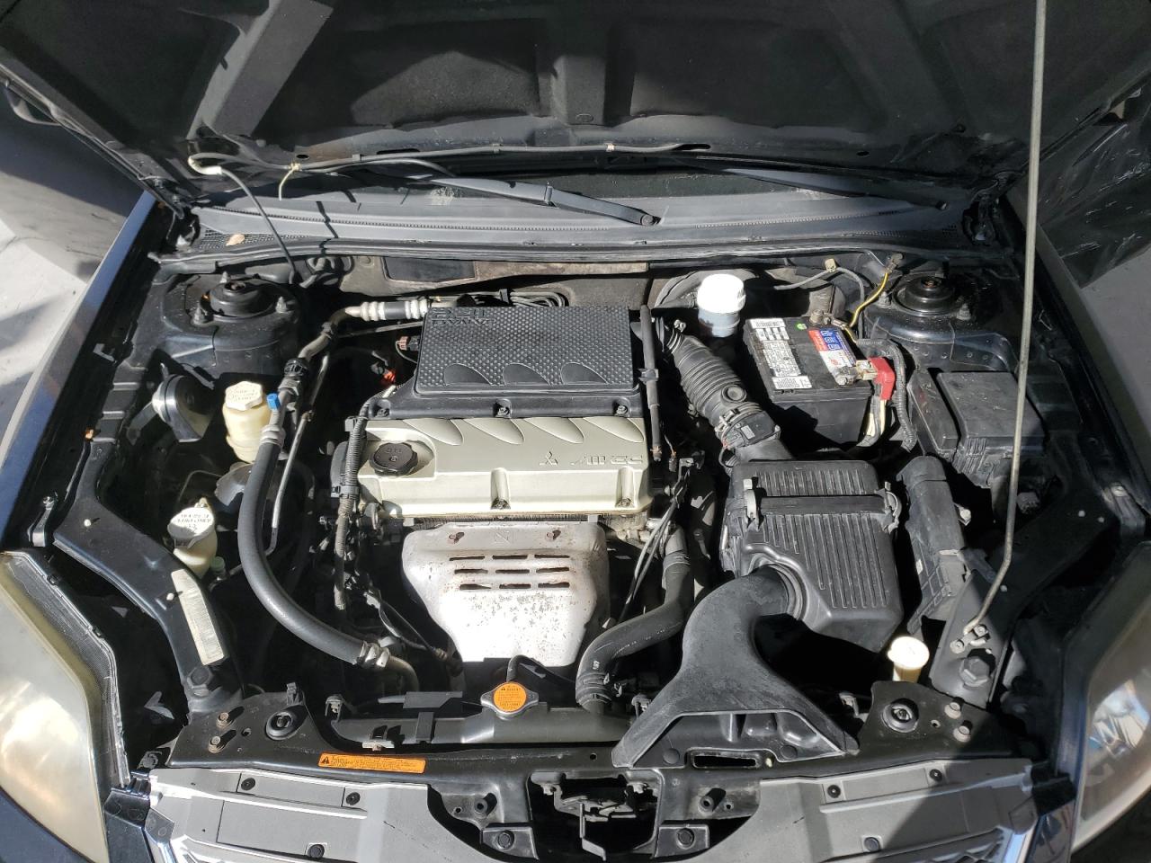 2010 Mitsubishi Galant - Image 11