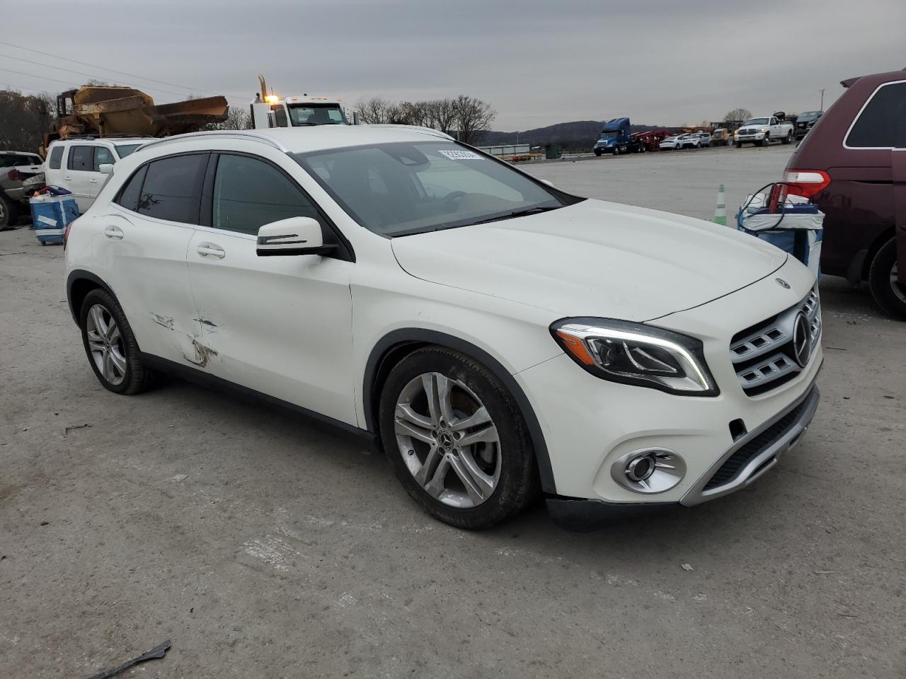 VIN WDCTG4GB4JJ432085 2018 MERCEDES-BENZ GLA-CLASS no.4