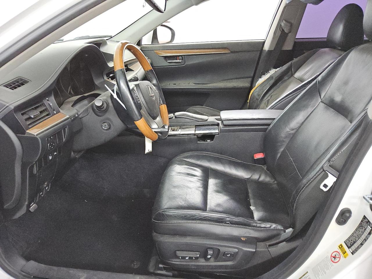 2015 Lexus ES - Image 7