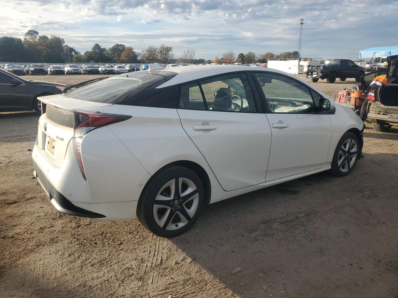 VIN JTDKARFU9J3062730 2018 TOYOTA PRIUS no.3