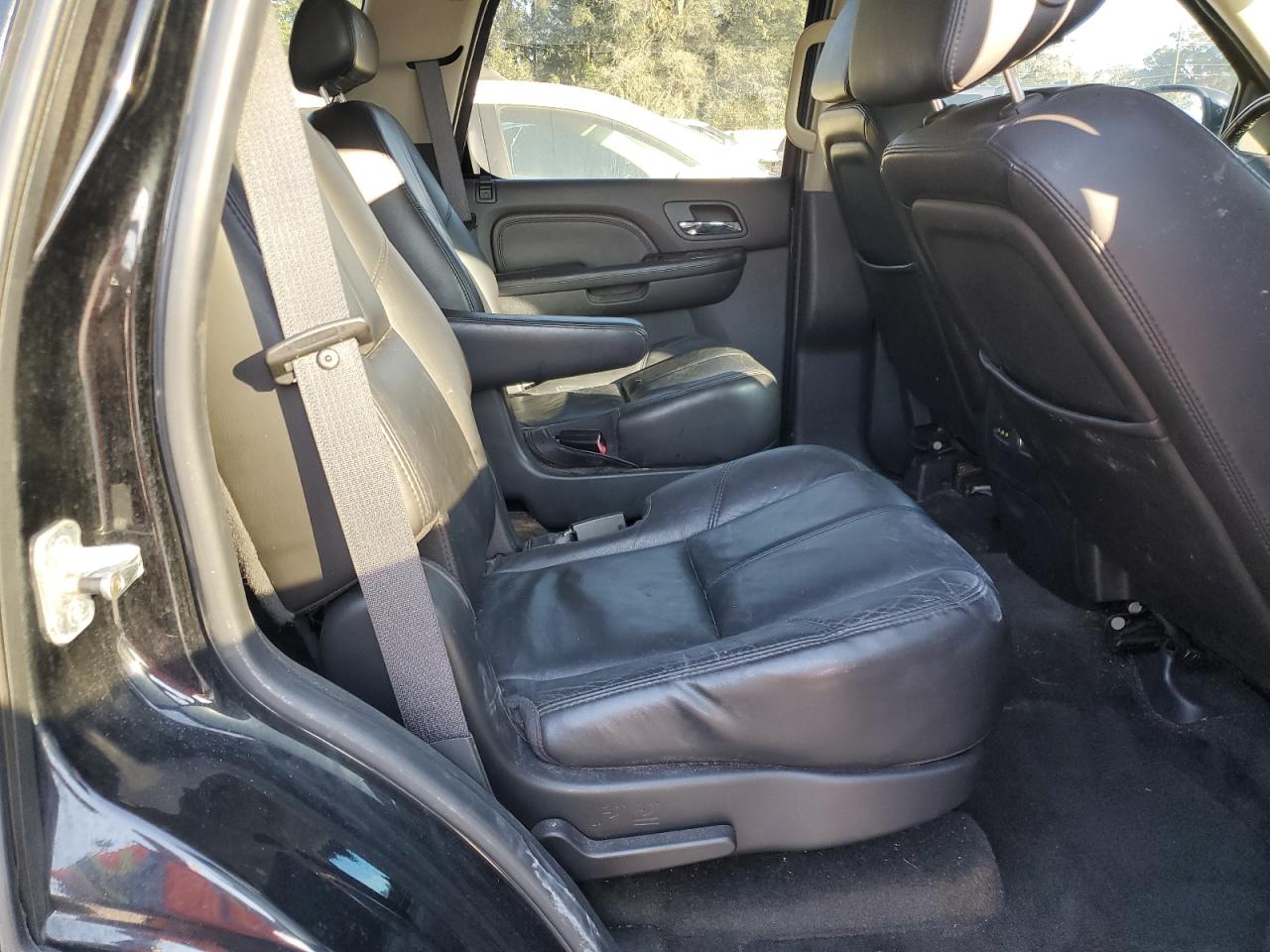 2007 GMC Yukon - Image 11