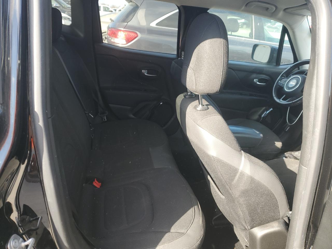 2017 Jeep Renegade - Image 11