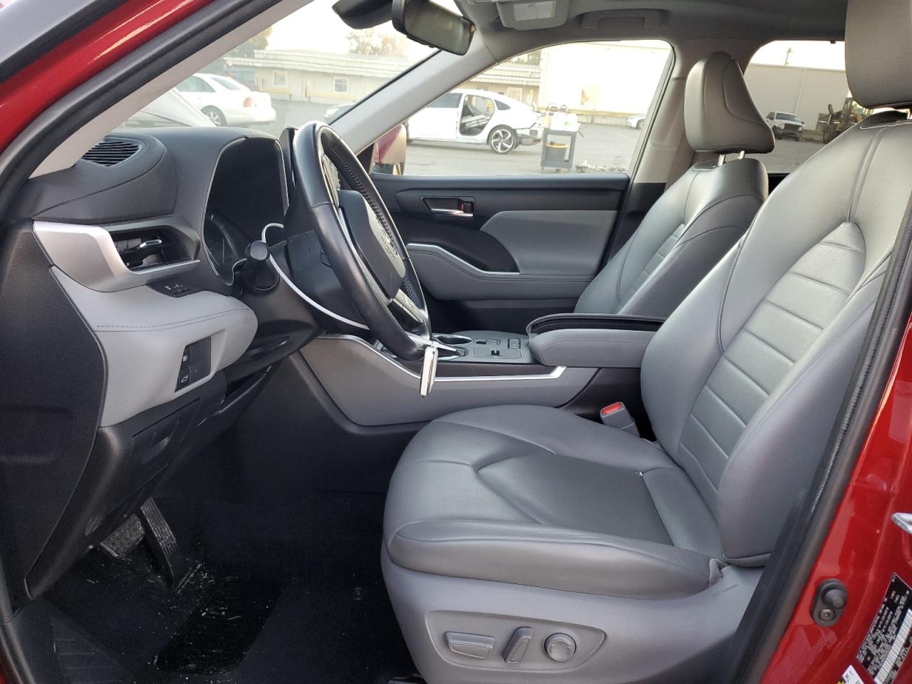2022 Toyota Highlander - Image 7