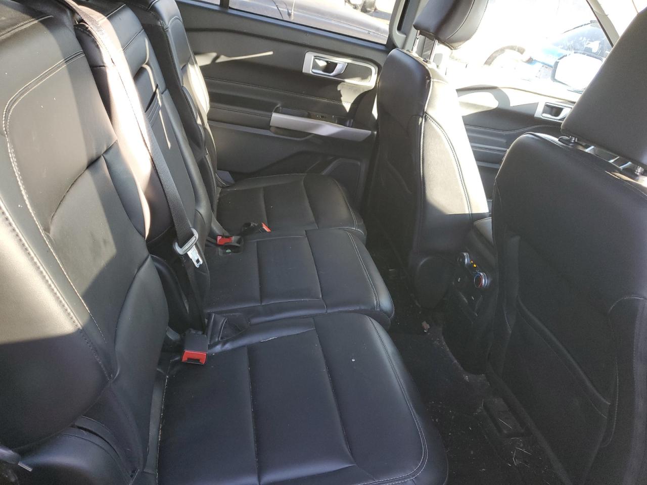 2022 Ford Explorer - Image 11