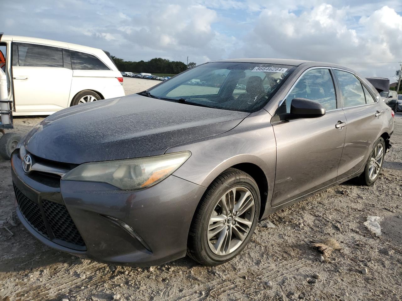 4T1BF1FK9GU184780 2016 TOYOTA CAMRY - Image 1