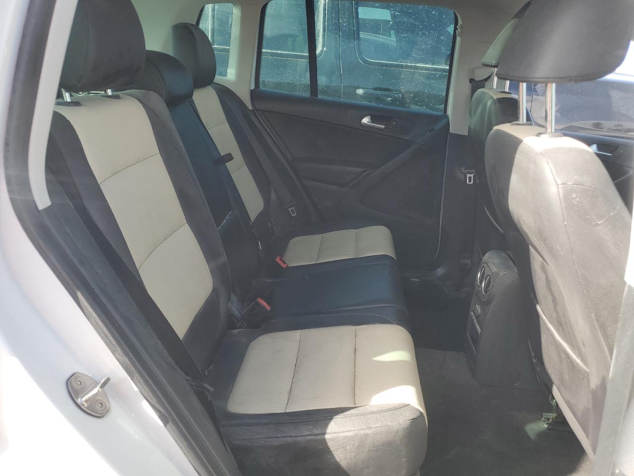 2017 Volkswagen Tiguan - Image 11