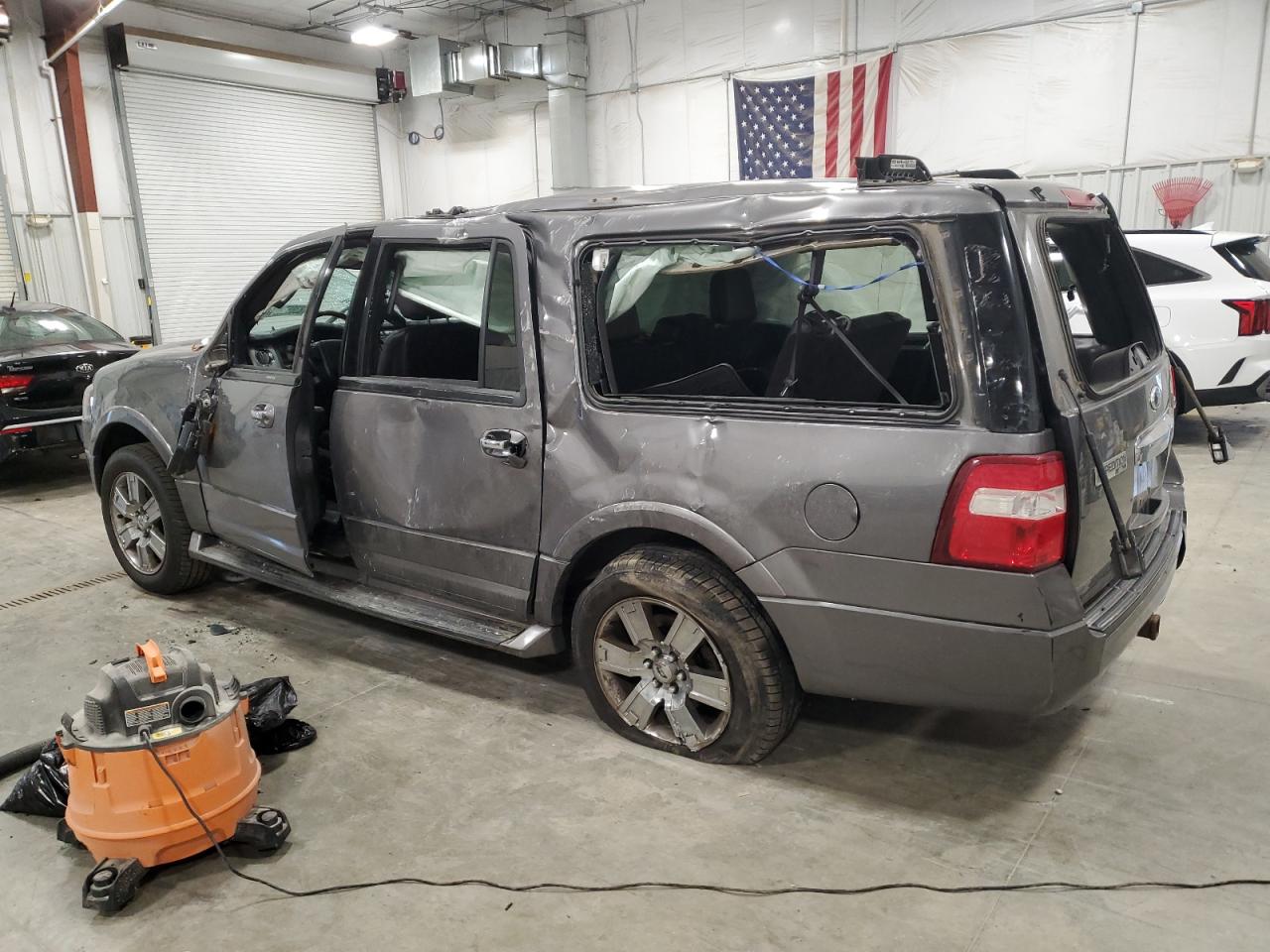 2010 Ford Expedition - Image 2