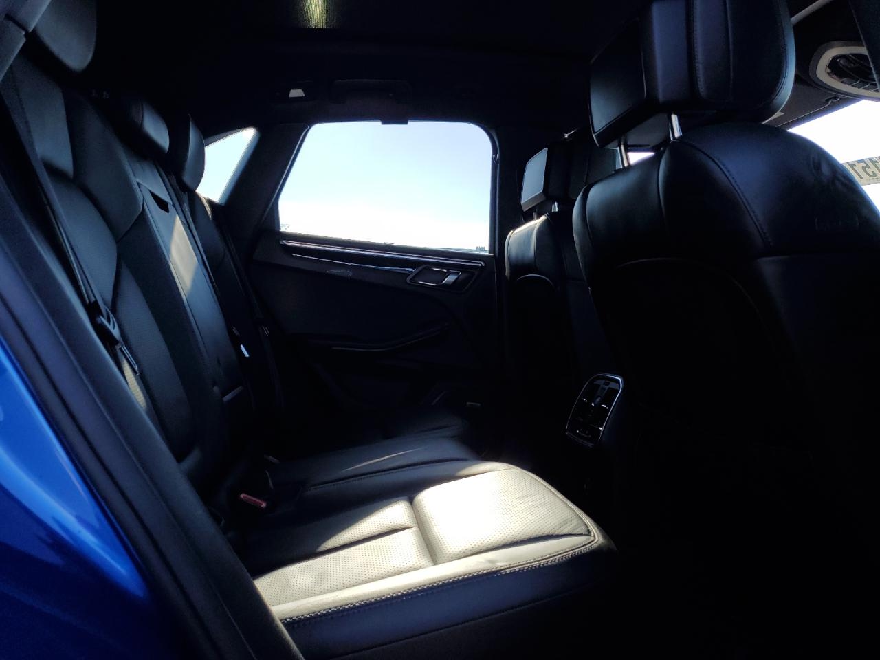 2017 Porsche Macan - Image 11