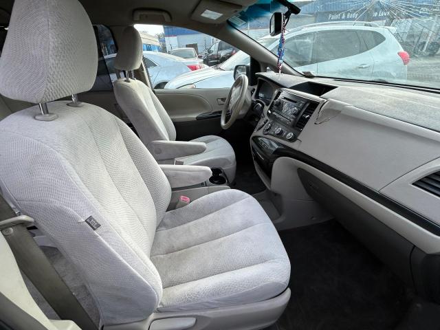 Мінівени TOYOTA SIENNA 2012 Сірий