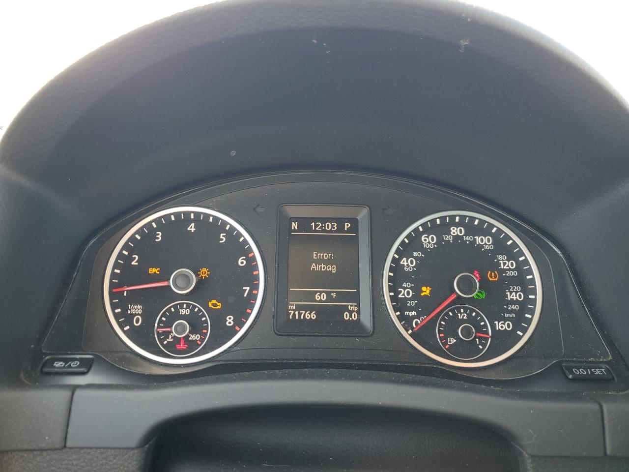 2017 Volkswagen Tiguan - Image 9
