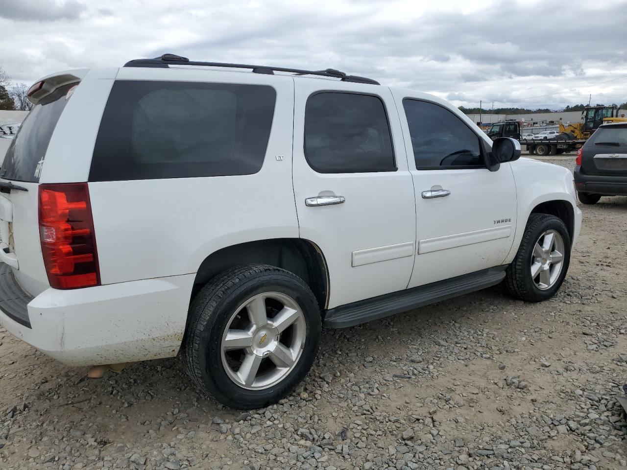 VIN 1GNSCBE00DR281374 2013 CHEVROLET TAHOE no.3