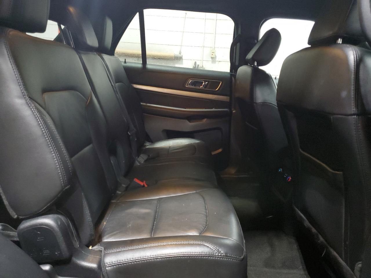 2018 Ford Explorer - Image 11