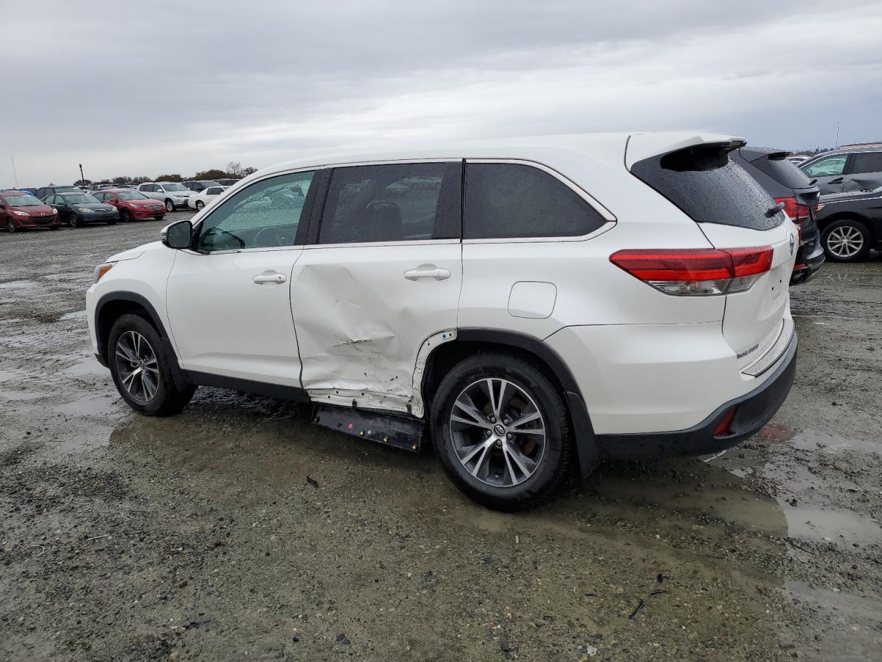 VIN 5TDBZRFH0KS977879 2019 TOYOTA HIGHLANDER no.2