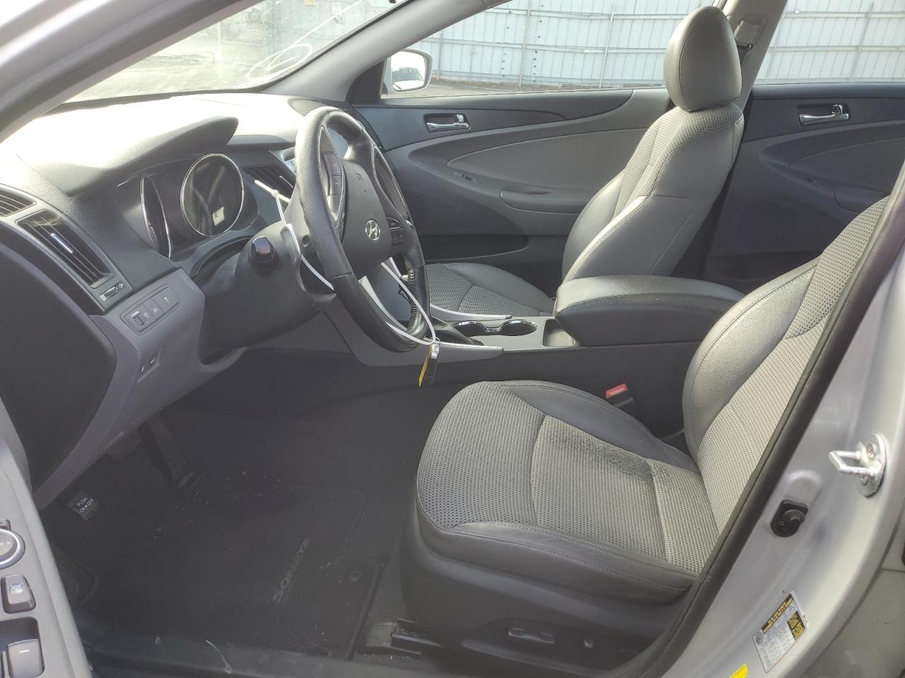 2012 Hyundai Sonata - Image 7